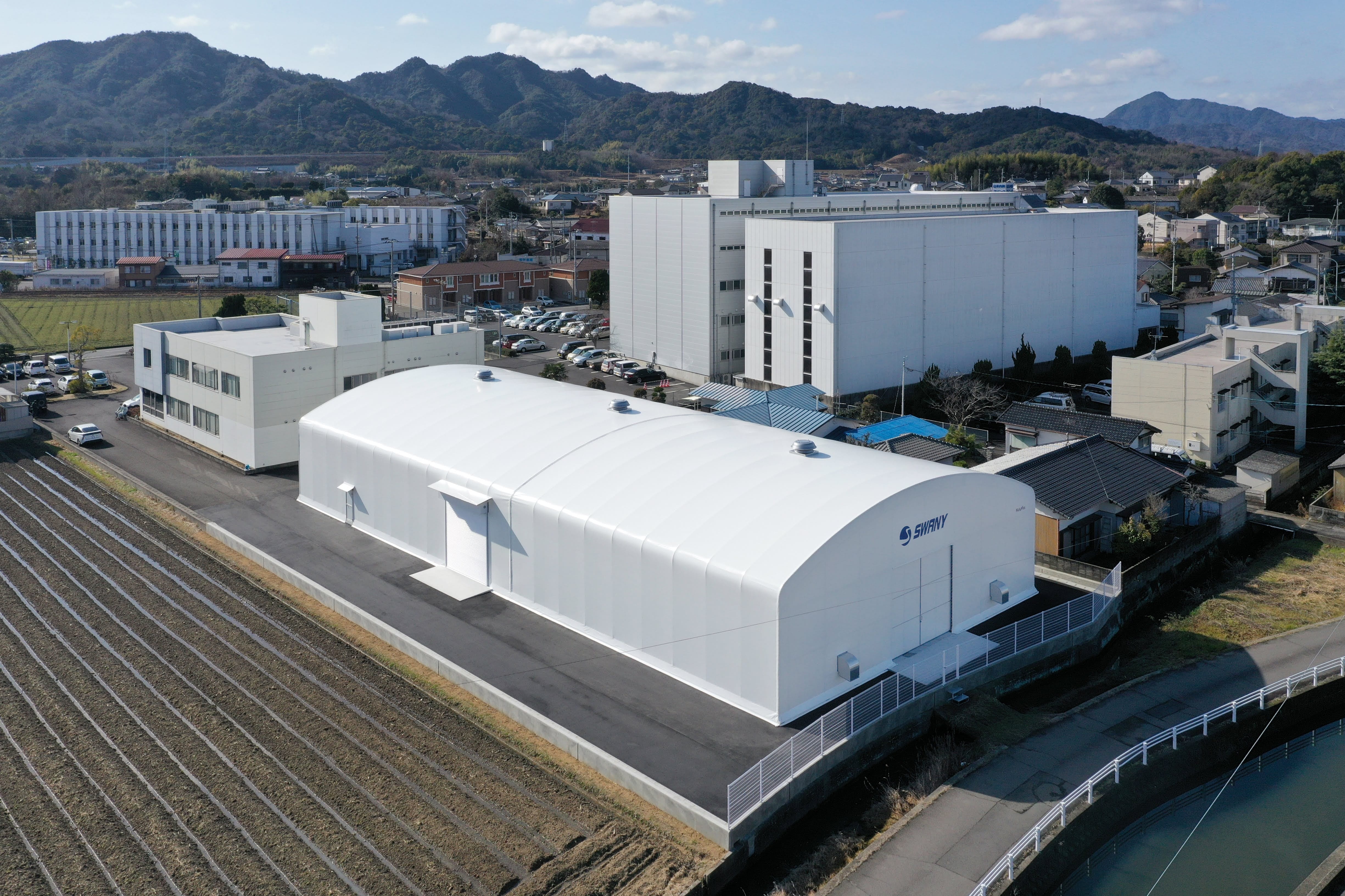 テント倉庫外観空撮左斜め上
