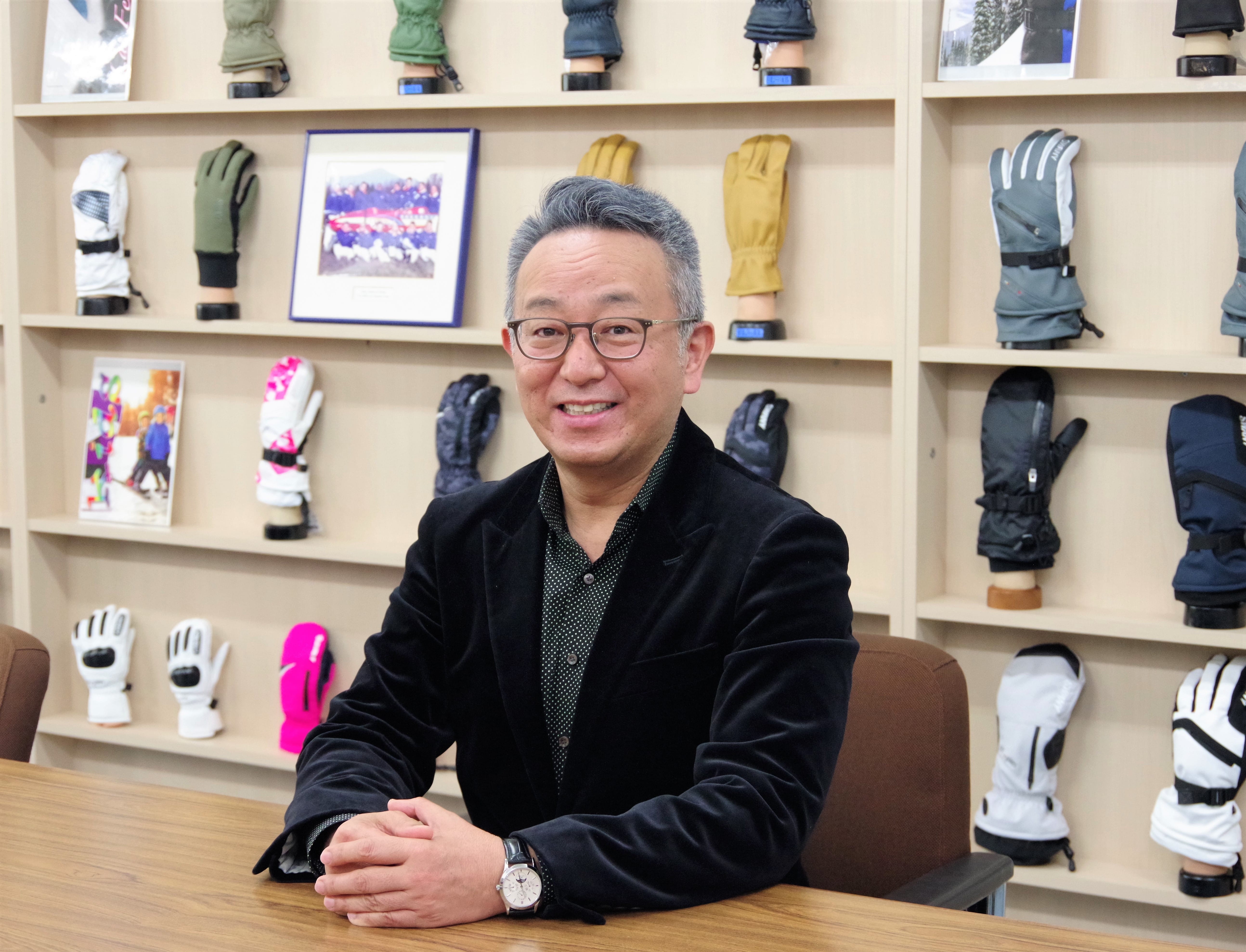 板野社長正面写真